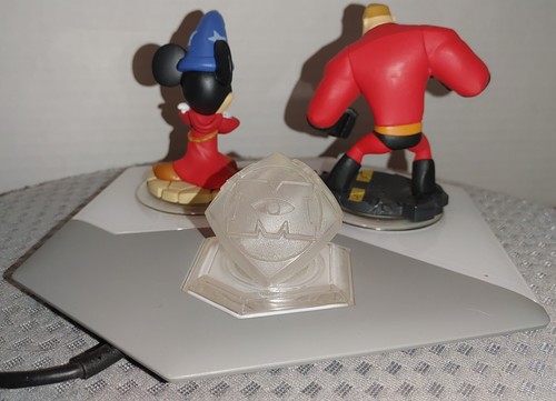 Disney Infinity Power Portal with Disney/Pixar Figures (4) - Picture 4 of 13