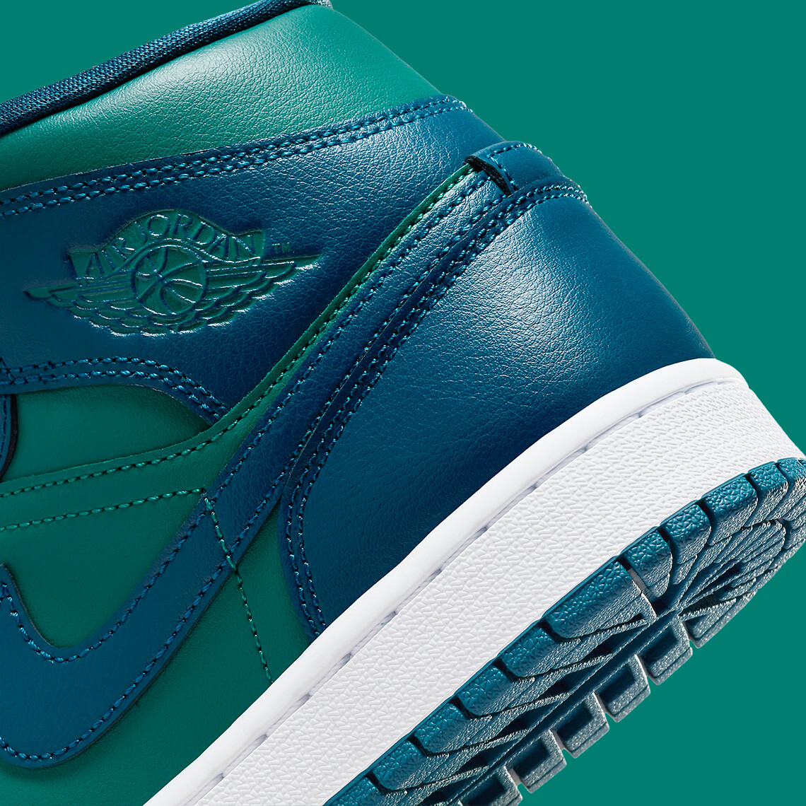 スニーカー Nike Air Jordan 1 Mid Teal French Blue BQ6472-301 Amazon.com | Air Jordan 1 Mid Women's Shoes (BQ6472-301, Sky