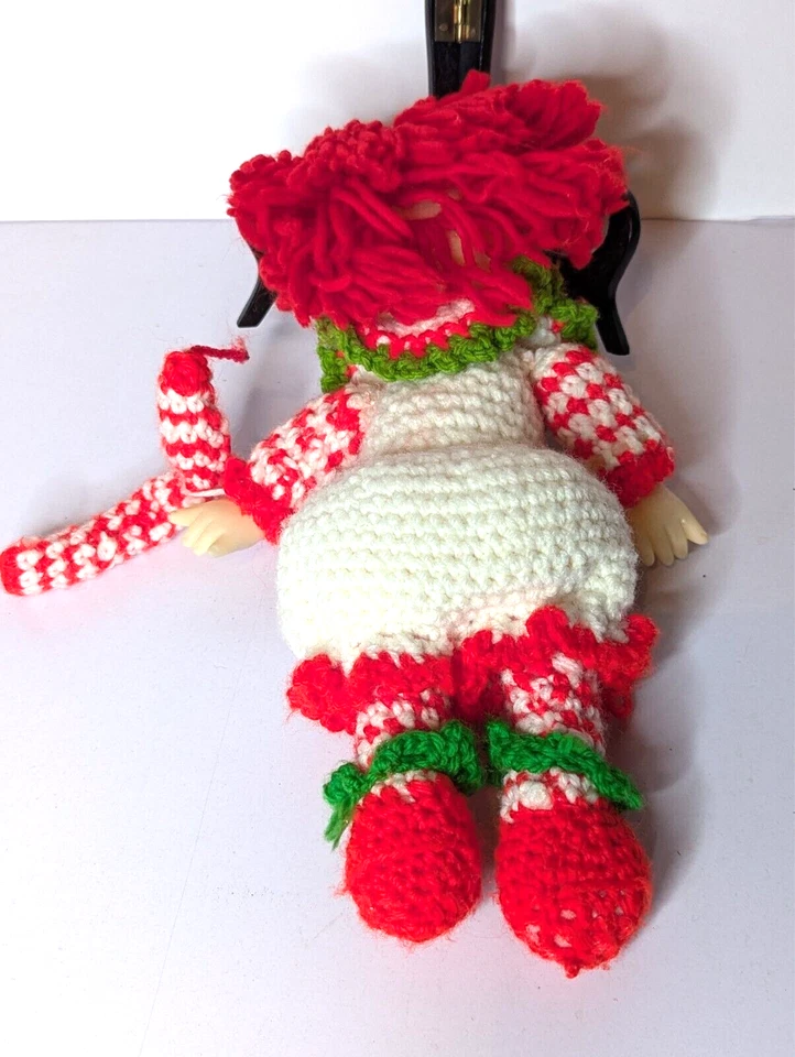 Boneca de crochê de borracha vintage rosto de bebê cabelo vermelho olhos azuis roupa sardas fio de malha - Imagem 2 de 4