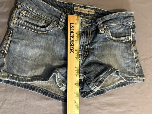 Buckle BKE Women’s Culture Denim Stretch Shorts Size 26 Embroidered Simonson - Picture 3 of 9