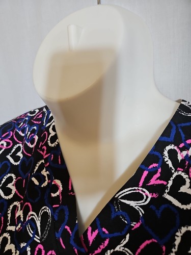 Cassandra O Scrub Top 2X Black With White Pink & Blue Hearts Short Sleeve Pocket - Picture 3 of 7