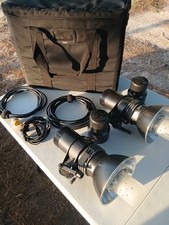Lot Of 2 Compact 600 Plus w/ Case Zoom Reflectors Sync Cord ONE NEEDS LAMP BULB