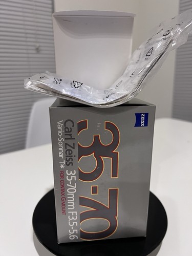 Carl Zeiss Vario-Sonnar T* 35-70mm Lens —Black Legendary Optics in NEW Condition - Picture 6 of 7