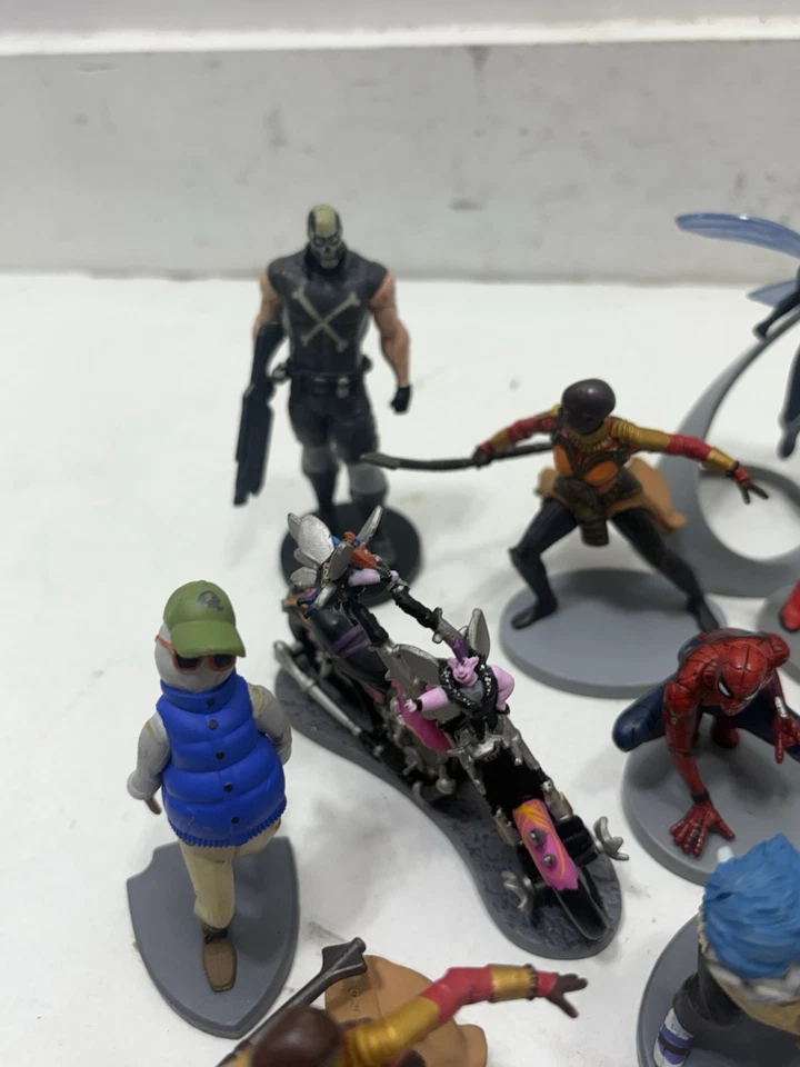 Gran Lote de 20 Piezas Figuras de Juguete y Accesorios Disney y Marvel Foto 4 de 4