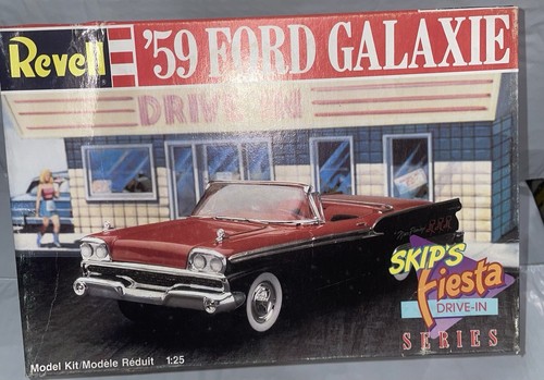 Revell '59 Ford Galaxie 1/25 Scale! Plastic Model Kit #7162!