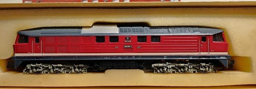 PIKO HO Scale BR130 Diesellocomotive - Picture 7 of 11