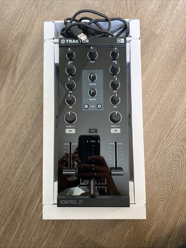Mint condition – Native Instruments TRAKTOR KONTROL Z1, 2-Channel DJ Controller - Picture 3 of 10