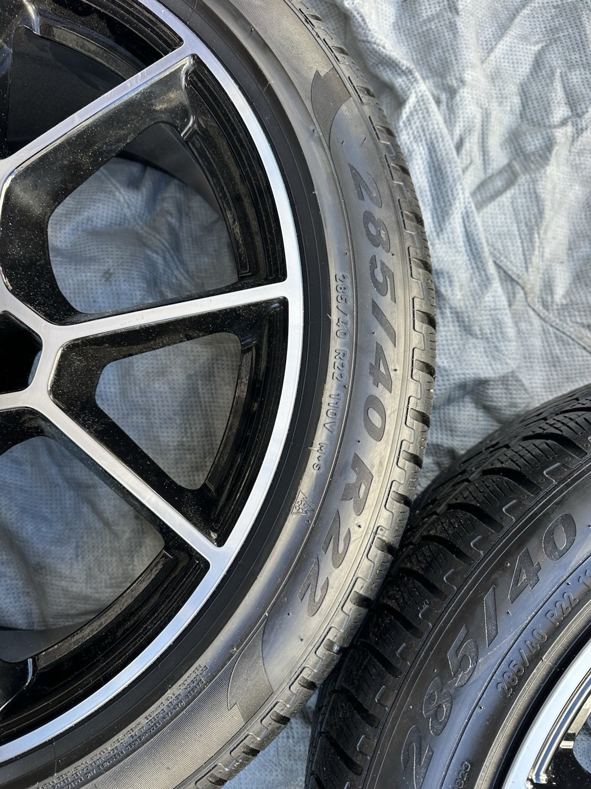 2020-2026 OEM Aston Martin DBX 22” Wheels Rims Tires Winter Set