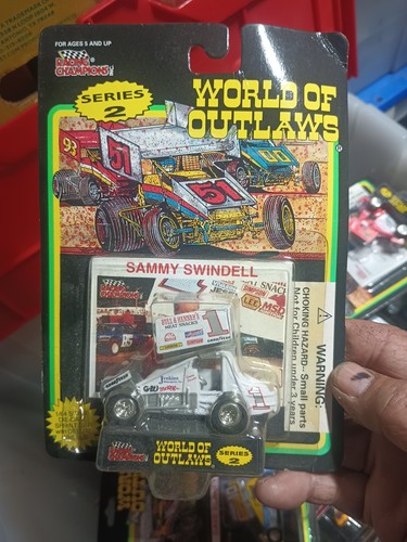 Sammy Swindell 1:64th Bull & Hannah’s Sprint Car-World Of Outlaws Series 2 - Picture 2 of 6