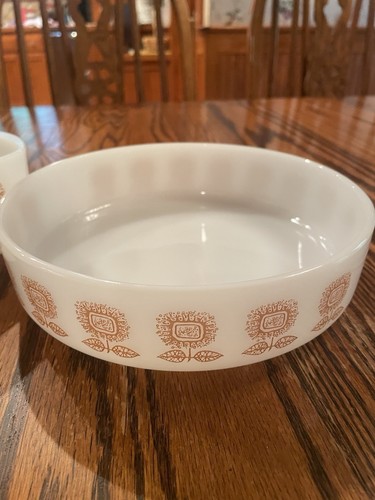 Federal Milk Glass Set Of 2 Dishes 9” Rectangular And Round 7 3/4” Vintage 1960 - Picture 8 of 9