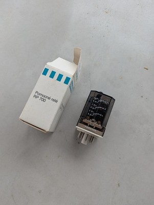 SIEMENS RP 700 PC-P Auxiliary Relay 220V 50Hz 11-Pin Industrial NOS Boxed