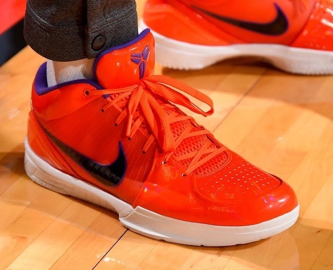 Preços baixos em Nike Zoom Kobe 4 Protro x Undefeated Team Orange
