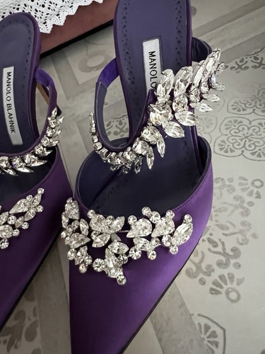 Mulas MANOLO BLAHNIK LURUM 95 Púrpura Cristal Satinado Embellecidas EU 36.5 nuevas con - Imagen 2 de 5