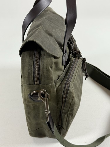 FILSON 24 HORAS HOJALATA TELA MALETÍN NUTRIA VERDE NUEVO CON ETIQUETAS - Imagen 13 de 22