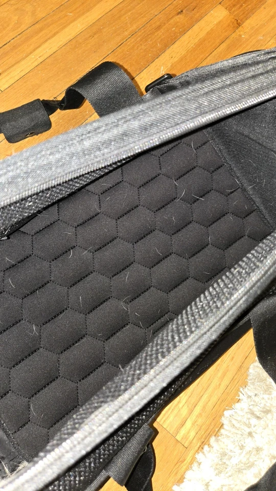 WILD ONE Travel Carrier dogs up to 16 lbs. black. TSA Compliant. - Image 4 of 4