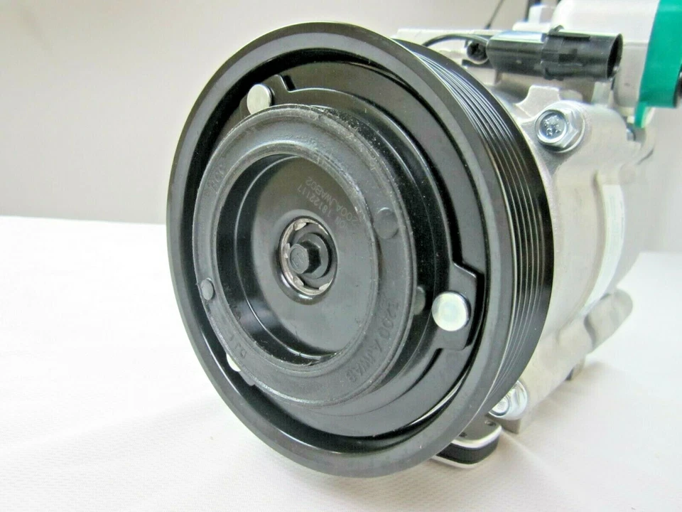 COMPRESOR DE AIRE ACONDICIONADO ORIGINAL CON EMBRAGUE PARA KIA SORENTO 2009 3,3 L 3,8 L OE# 97701-3E935 Foto 4 de 4