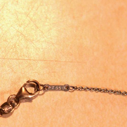 Schöne Tiffany & Co. Halskette Kiss X Kreuz Paloma Picasso Diamant PT950 Platin - Bild 10 von 11