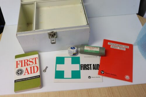Vintage White Metal First Aid Box - Sanax Melbourne - Picture 9 of 10