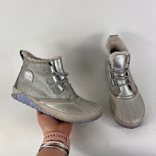 SOREL x DISNEY Frozen women's size 6 waterproof silver low ankle snow booties