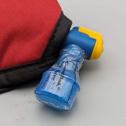 NWT Camelbak HydroBak 50oz 1.5 Litres Bladder Red Gray Lightweight - Picture 3 of 6