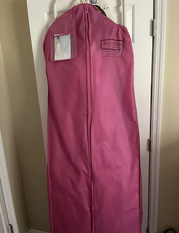 Vestido de novia Allure Bridals estilo #: 9619 talla 20, sin alteraciones. Foto 3 de 4