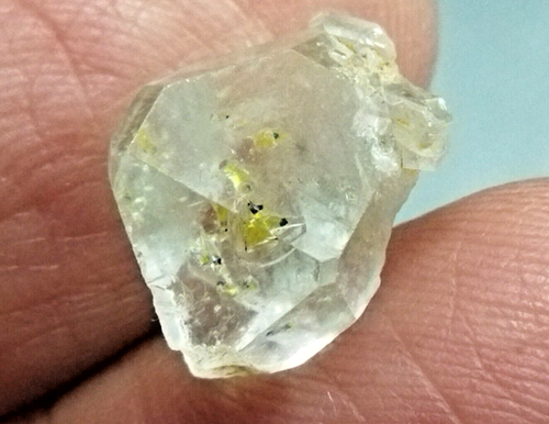 7 Cts Petroleum Quartz Crystal Specimens Moving Bubbles Inside from Pakistan - Picture 10 of 13