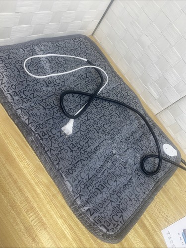 New Pet Heating Pad Mat Cat Dog Bed Non-slip LCD Switch Never Used 16.5” X 22.5” - Imagen 4 de 5