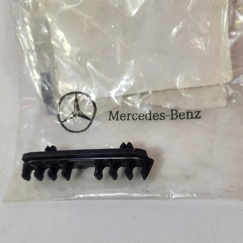 Genuine Mercedes Spark Plug Wire Guide Bracket New NOS M110 W109 W110 W114 W116