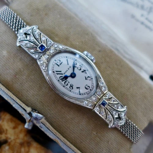 A BEAUTIFUL LADIES ROLEX ANTIQUE 1920s ART-DECO WATCH 18k GOLD DIAMONDS SAPPHIRE
