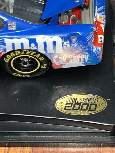 Ken Schrader #36 M&M's Pontiac Grand Prix 2000 Limited Edition Revell 1:24 - Picture 4 of 8