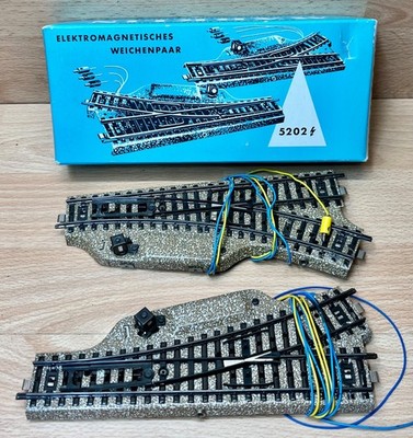 Märklin Spur ''HO'' 5203/5119 Paar elektronische Weichen M-Gleis L & R handverpackt.