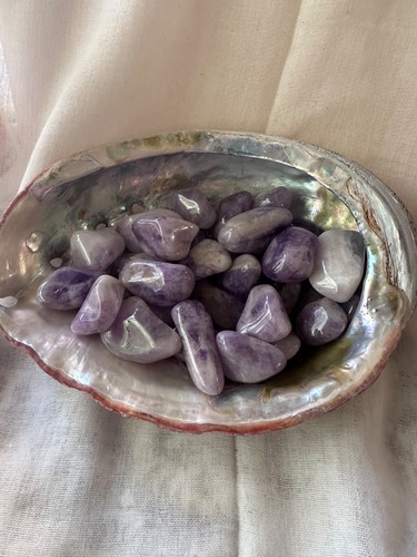 1X Lilac Amethyst 20-30mm Tumbled Stone Reiki Healing Crystals Addictions Nurses - Picture 2 of 18