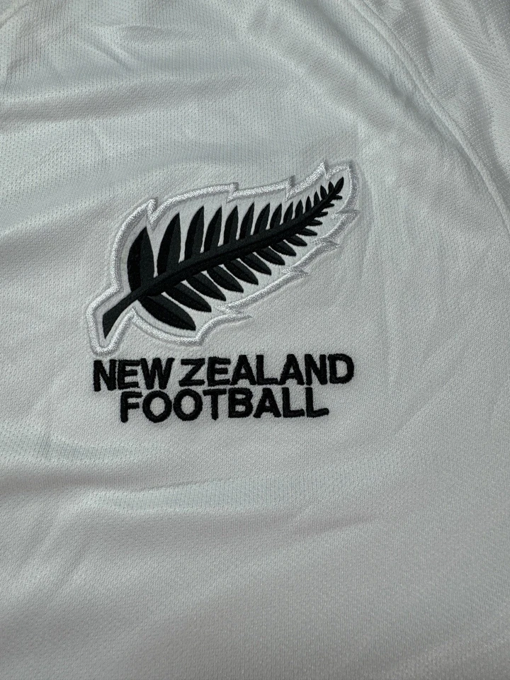 NEW ZEALAND 2016 2017 HOME FOOTBALL SHIRT SOCCER JERSEY NIKE Medium - Image 3 of 4