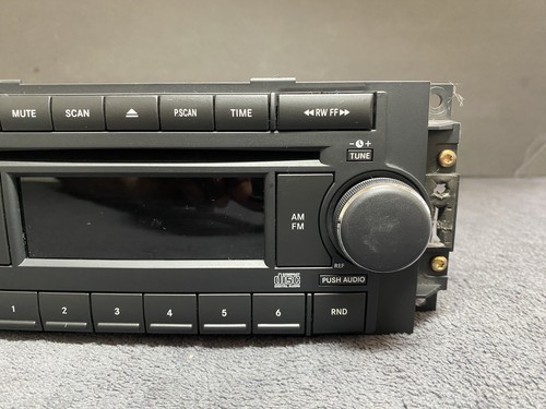 2005 CHRYSLER 300C SINGLE AUX CD RADIO OEM P05064071AE - Picture 3 of 8