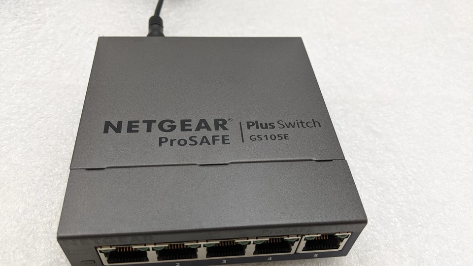 Netgear Prosafe Plus 5 Gigabit Ports External Ethernet Switch GS105Ev2 w/ AC - Image 2 of 4