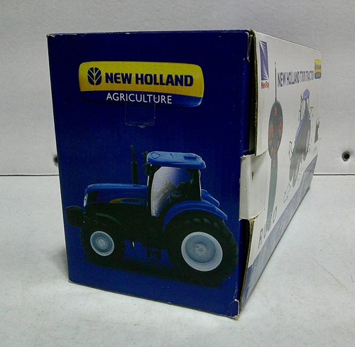 New Ray Remote Control New Holland T7070 tractor with box. - Picture 3 of 9