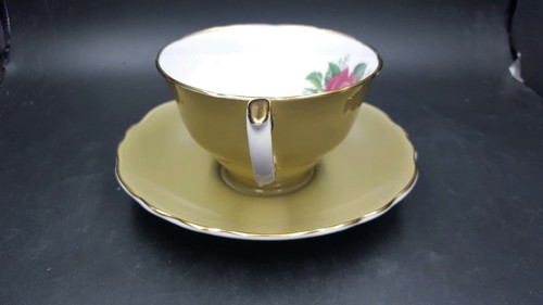 Crown Staffordshire verde oliva con magenta y rosas rosadas taza y platillo - Imagen 3 de 8