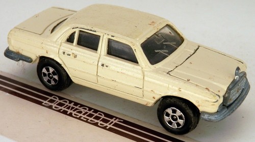 Ertl Mercedes-Benz 450 SE Sedán Color Crema 450SE Escala 1/64 Diecast Hong Kong  - Imagen 1 de 2
