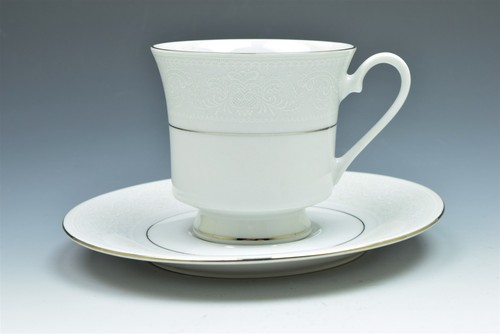 Crown Ming Fine China gehäkelt weiß Platin Band Fuß Tasse und Untertasse Set - Bild 2 von 4