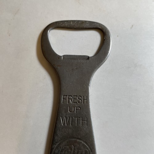 VINTAGE METAL SCARCE OPENER ADVERTISEMENT FRESH UP WITH 7 UP MEASURES 3 3/4 - Picture 3 of 4