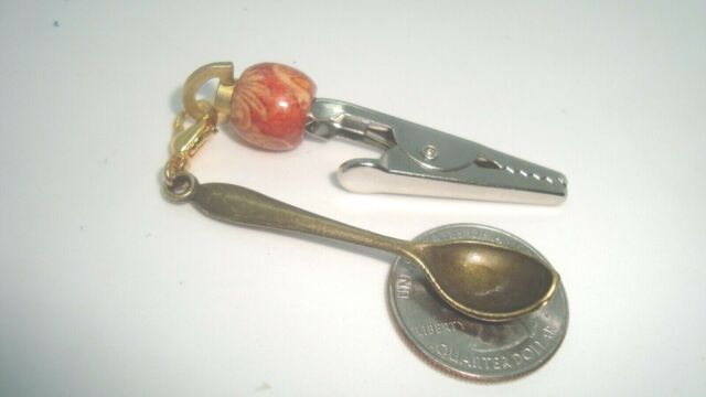 2 Piece Set Roach Clip (1) Mini BRONZE tone Spoon (1) w/Removeable Clasp L 2 Piece Set Roach Clip (1) Mini BRONZE tone Spoon (1) w/Removeable Clasp L