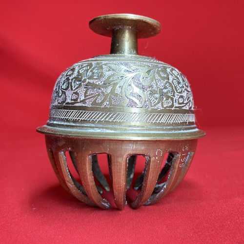 Vintage Indian Temple Brass Bell / Elephant Claw / Prayer / Engraved /No Clapper - Picture 3 of 12