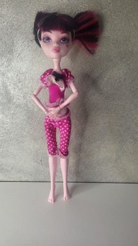 Monster High Draculaura With Pajamas - Picture 3 of 5