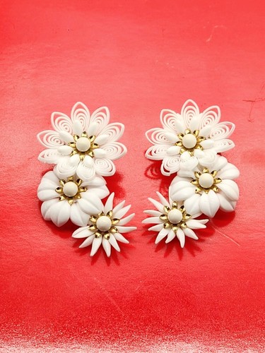 Vintage Beau Jewels Featherlite White Flower Earrings