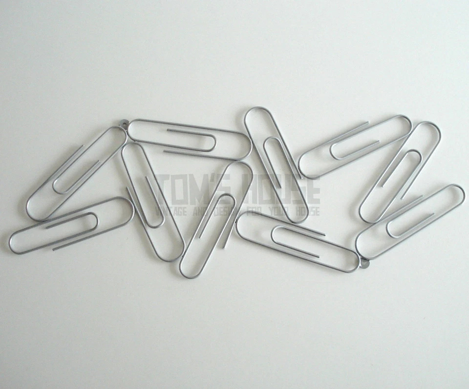 Giant Paperclip Noticeboard metal office novelty note xmas card holder  - Image 4 of 4