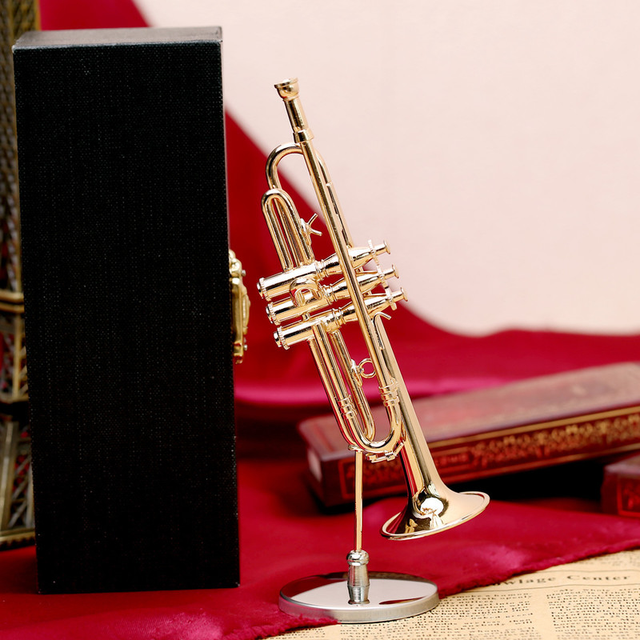 6.5 cm Copper Miniature Trumpet Mical Model for Action Figure Dollhoe 6.5 cm Copper Miniature Trumpet Mical Model for Action Figure Dollhoe