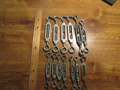 AN ASSORTMENT OF 13 SMALL TURN BUCKLES.