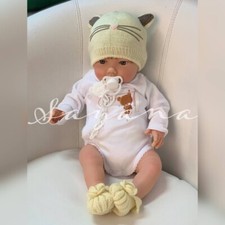 Mütze "Kätzchen" + Stiefel mit einer Rosette für Baby