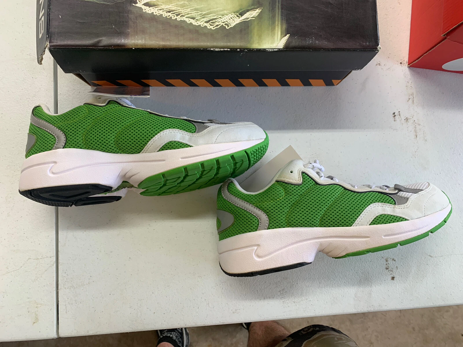 Baskets vintage années 90 DKNY Hipster Supreme Comfort Baskets papa maman chaussures hanche échantillon M9