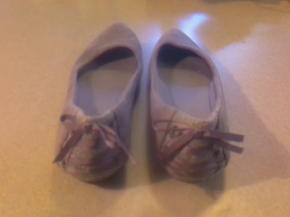 Fergalicious by Fergie Gray Faux Suede Ballet Flat Size 6 Pointed Toe Foto 3 de 4